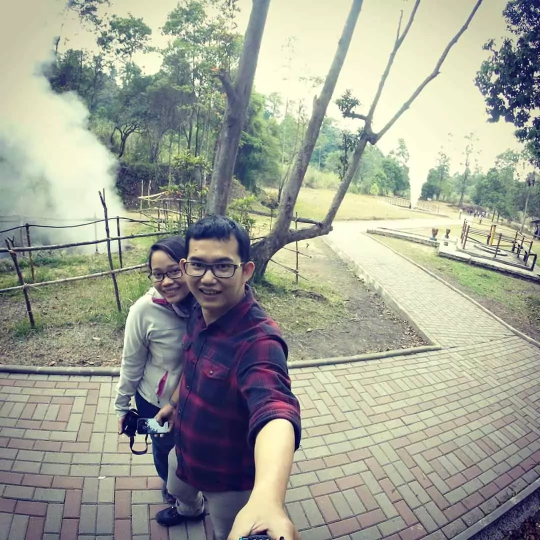 irvan taufik hiking dengan istri